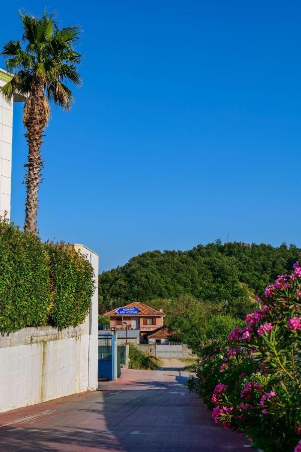 Lord Hotel Tirana Zewnętrze zdjęcie